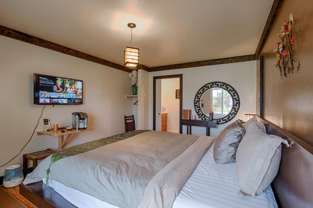 Tao'S Inn West Yellowstone Exterior photo