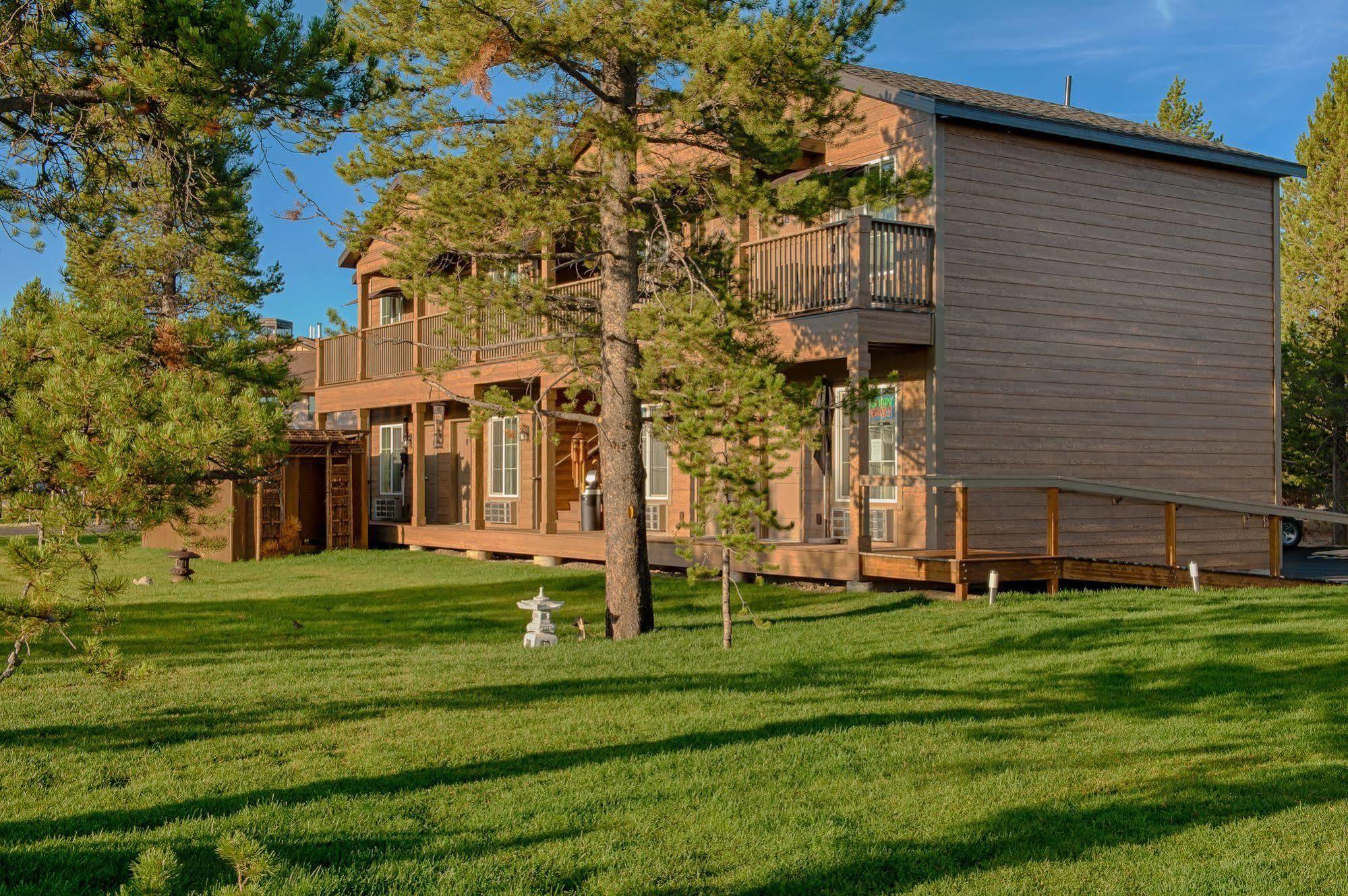Tao'S Inn West Yellowstone Exterior photo