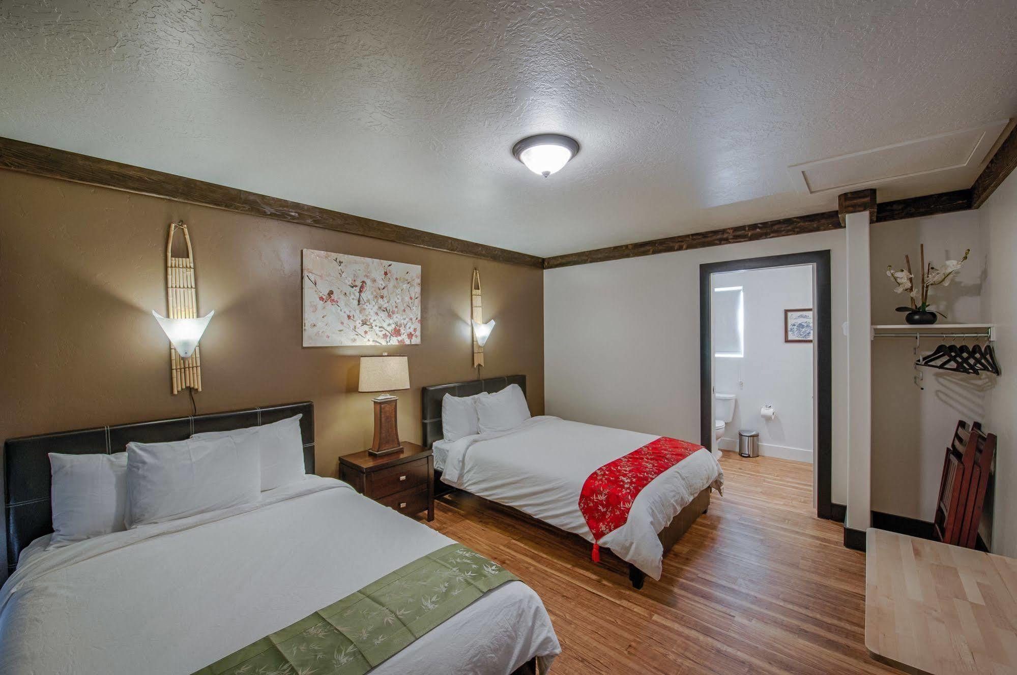 Tao'S Inn West Yellowstone Exterior photo